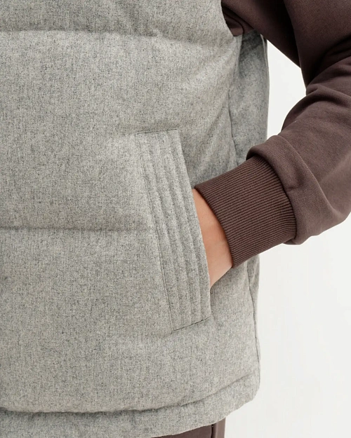 Жилет из пальтовой ткани, с отстегивающимся капюшоном, серый меланж