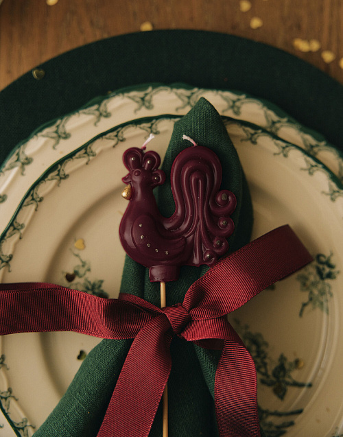 Фигурная новогодняя свеча "Петушок", бордовый